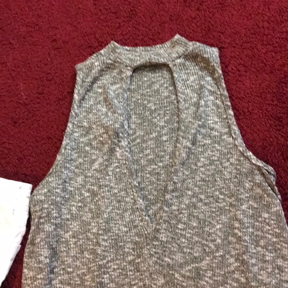 Shorts and shirt - Picture 3 of 3